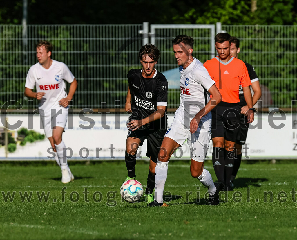 2023-07-18_038_FC_Herzogstadt_gegen_FC_Eitting | Erding, Deutschland, 18.07.2023:
Fußball, TOTO Pokal 2023 / 2024, 1. Spieltag, FC Herzogstadt gegen FC Eitting, Endergebnis: 2:4 n.E.

Emil Schwarz (FC Herzogstadt, #11), Andreas Kostorz (FC Eitting, #19)

Foto: Christian Riedel / fotografie-riedel.net