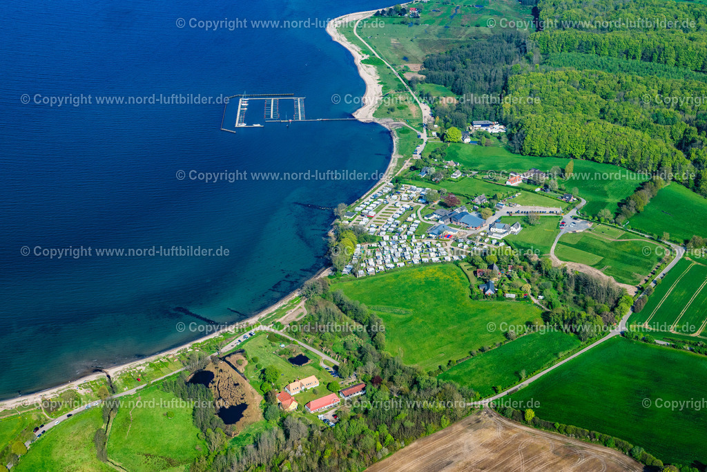 Munkbarup_Fördeferien_Bockholmwik_ELS_6715010524 | MUNKBRARUP 01.05.2024 Campingplatz Bockholmwik und Sportboot und Segelboot Anlegestelle und Bootsliegeplatze im Hafen " Yachthafen Bockholmwik " in Munkbrarup im Bundesland Schleswig-Holstein, Deutschland. // Camping-place Bockholmwik Pleasure boat and sailing boat mooring and boat moorings in the harbor " Yachthafen Bockholmwik " in Munkbrarup in the state Schleswig-Holstein, Germany. Foto: Martin Elsen