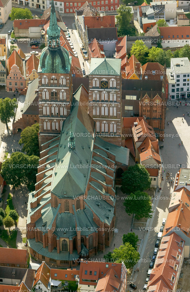 Stralsund12082131 | Stralsund, mit der von Wasser umgebenen Altstadtinsel am Strelasund, Kirche St.Nikolai,  Stralsund, Ostsee, Mecklenburg-Vorpommern, Deutschland, Europa