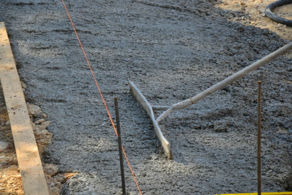 bib-lg04-betonarbeiten-0037 | Nach LV-Leistungsgruppen sortierte Detailfotos über den Bau eines Hauses. Alle Hausbau-Bilder direkt vom Urheber und Autor der Website Haus-Selber-Bauen.com