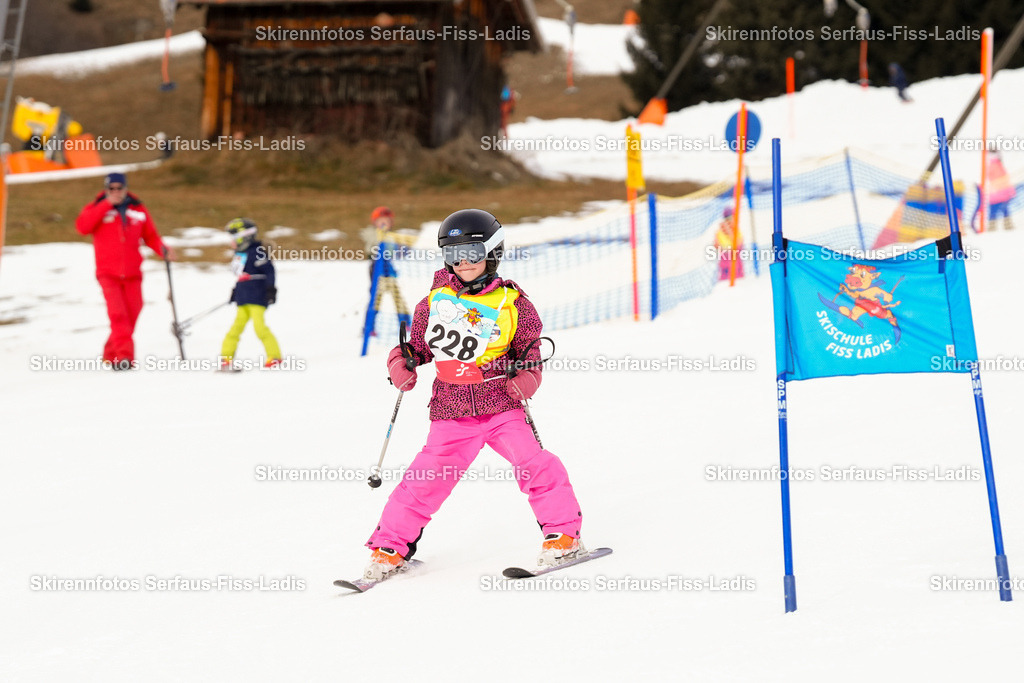SRF_02.01.2026_0311 | Skirennfotos,Serfaus,Fiss,Ladis,Kinderskirennen,Winter,Tirol,Oberland,skirace,SFL,feelfree,weil wir's genießen,ski,Ski,skifahren,Sonnenplateau, - Realisiert mit Pictrs.com