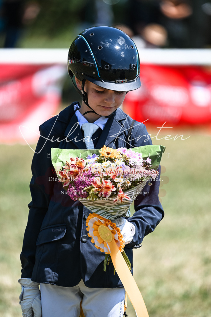 DSC_9938 | Pferde- und Turnierfotografie in Westsachsen. Pferdeportraits, Auftragszeichnungen und intuitive Kunst.