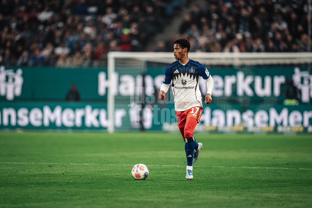 Fußball | Männer | Saison 2025/2026 | 1. Fußball-Bundesliga | 31. Spieltag | Hamburger SV vs. TSG Hoffenheim | 25.04.2026 | Warmed Omari (#17, HSV) am Ball