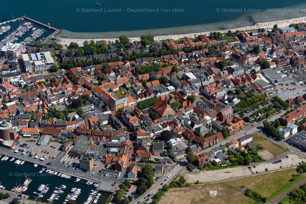4037903 | ECKERNFöRDE 07.08.2020 Stadtansicht vom Innenstadtbereich in Eckernförde an der Küstenlinie der Ostsee im Bundesland Schleswig-Holstein. // City view of the city area of Eckernfoerde at the coastline of the baltic sea in the state Schleswig-Holstein. Foto: Gerhard Launer