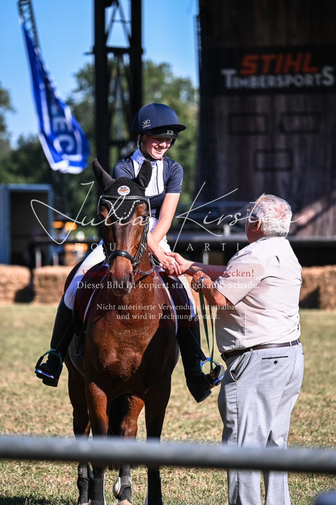 DSC_7098 | Pferde- und Turnierfotografie in Westsachsen. Pferdeportraits, Auftragszeichnungen und intuitive Kunst.