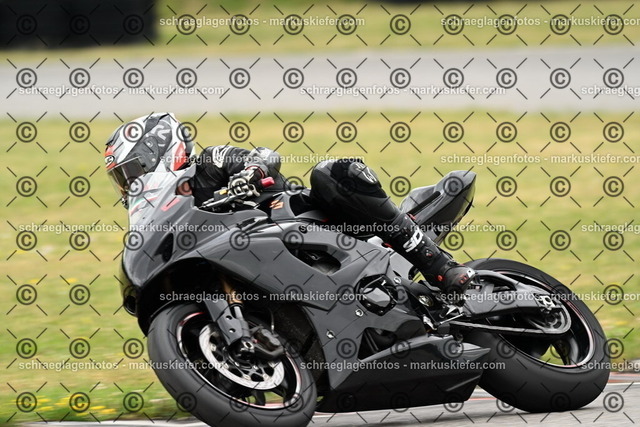 25bt02-1443 | markuskiefer.com - Realisiert mit Pictrs.com