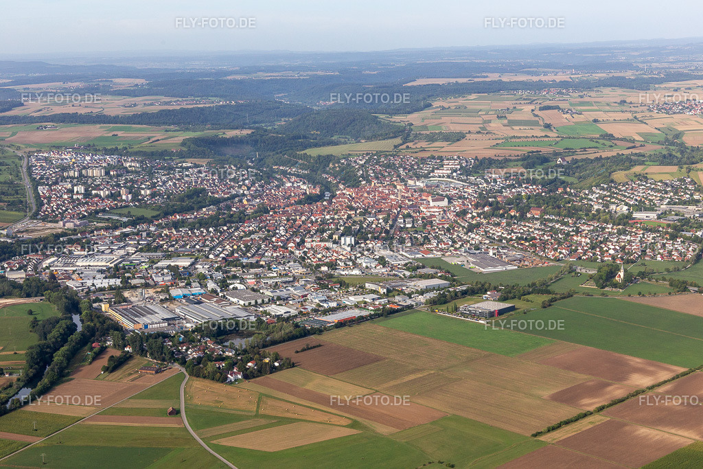 Stadtgebiet mit Außenbezirken und Innenstadtbereich | Luftbild: Stadtgebiet mit Außenbezirken und Innenstadtbereich in Rottenburg am Neckar im Bundesland Baden-Württemberg in Deutschland. Foto: IMG_008701.jpg vom 27.08.2020 durch Werner Riehm/FLY-FOTO.de - Realisiert mit Pictrs.com