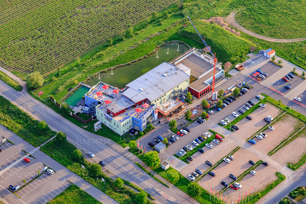 Luftbild: Fitnessstudio Pfitzenmeier Premium Resort Neustadt in Neustadt an der Weinstraße im Bundesland Rheinland-Pfalz in Deutschland. Foto: IMG_107453.jpg vom 25.05.2018 durch Werner Riehm/FLY-FOTO.deNeustadt | Pfitzenmeier