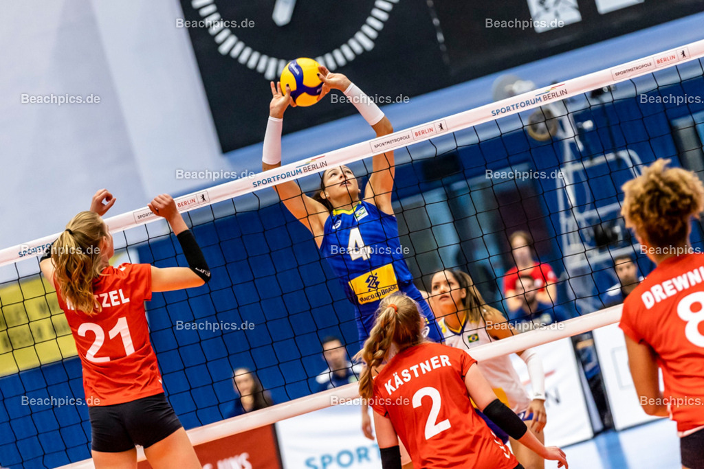 2022-00063363-Testspiel-Deutschland-Brasilien | Zuspiel Ana CAROLINA SILVA #4 BRA, 17.09.2022; Berlin Foto: Gerold Rebsch - www.beachpics.de
