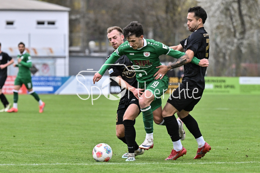 VfB Eichstätt - TSV Schwaben Augsburg | EICHSTÄTT, GERMANY - 14. APRIL: im Duell Felix SCHWARZHOLZ (TSV Schwaben Augsburg 8), Ferat NITAJ (VfB Eichstätt 10) und Achitpol KEEREEROM (TSV Schwaben Augsburg 29) während dem Match zwischen dem VfB Eichstätt und dem TSV Schwaben Augsburg am 19. Spieltag der Regionalliga Bayern im Hirsch Sportpark