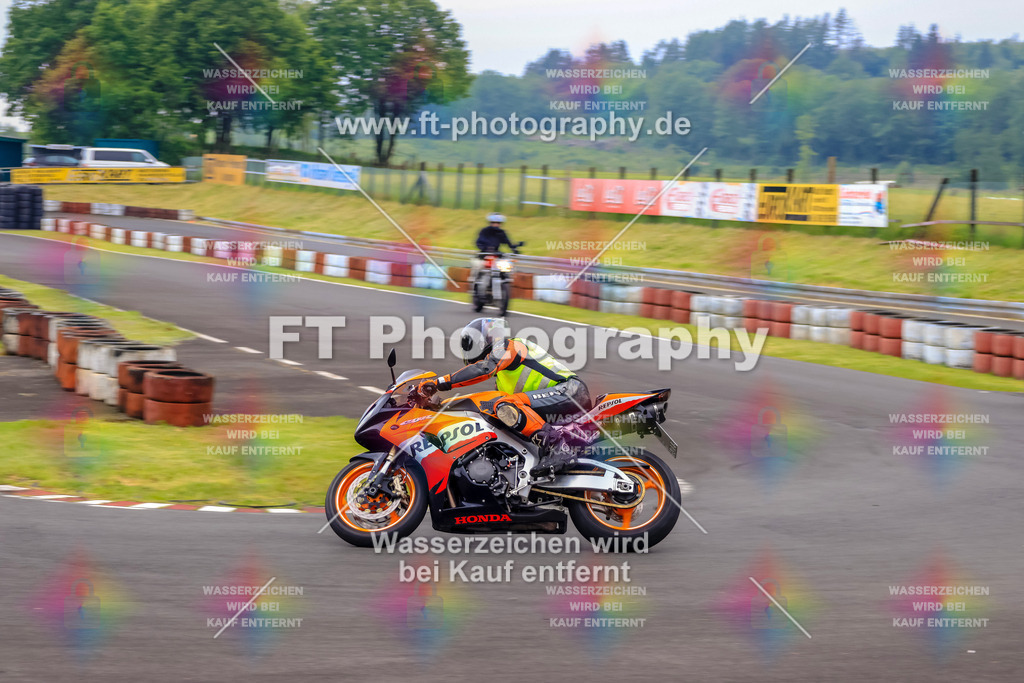 OBK-5671 | Hier findet Ihr Bilder von Touristenfahrten auf der Nürburgring Nordschleife oder von anderen Veranstaltungen die ich besucht habe. Viel Spass beim Durch Schauen 