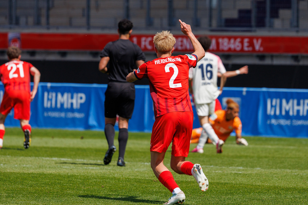 20260503-U19_FCH-LEV_182 | 1.FC Heidenheim 1846 vs. Bayer 04 Leverkusen, Fußball, U19, A-Junioren, NWL, U19-DFB-Nachwuchsliga, 2025/2026, Achtelfinale, 03.05.2026 in Heidenheim, Voith Arena(Foto: Michael Bulling) - Realisiert mit Pictrs.com
