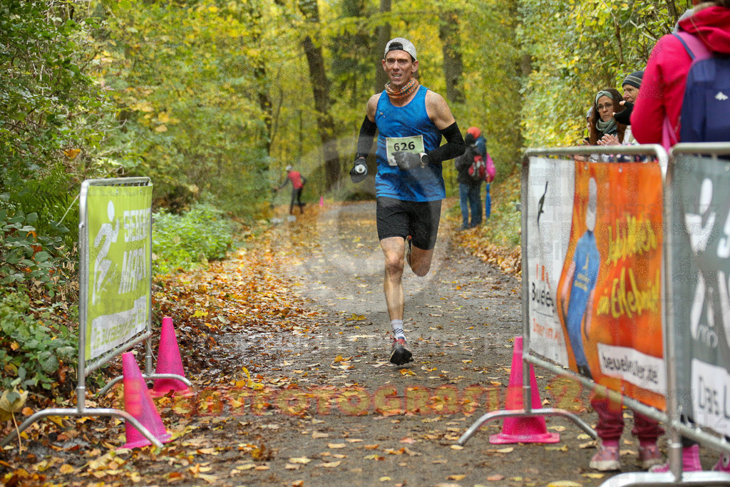 251026_1203_EX1_9860 | Sportfotografie im Rhein-Sieg Kreis, Köln, Bonn, NRW, Rheinland Pfalz, Hessen, etc. Unser Tätigkeitsfeld umfasst den Laufsport vom Volkslauf über den Marathon, Duathlon, Triathon bis zum Ultralauf wie Kölnpfad Ultra oder Schindertrail.