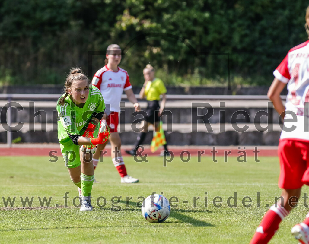 2023-09-09_060_FC_Bayern_Muenchen_gegen_SC_Freiburg | Aschheim, Deutschland, 09.09.2023:
Fußball, B-Juniorinnen-Bundesliga Süd 2023 / 2024, 1. Spieltag, FC Bayern München gegen SC Freiburg, Endergebnis: 4:0

Foto: Christian Riedel / fotografie-riedel.net