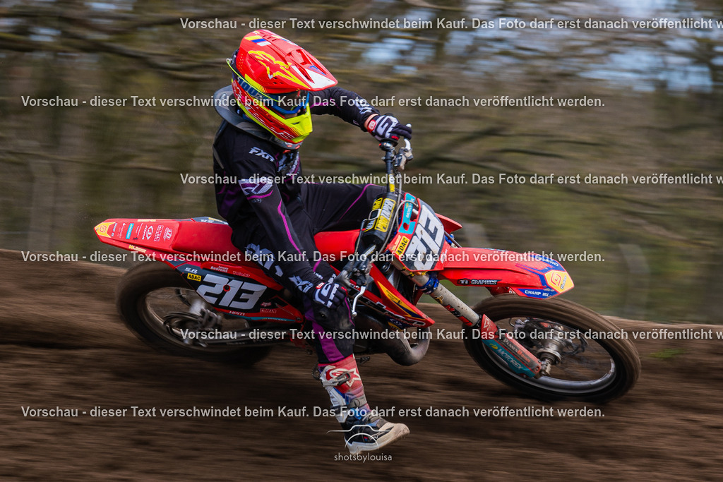 04_13_Bensdorf_85-2350 | Sportfotografin aus Berlin-Brandenburg mit Fokus auf Motocross. Ich halte deine sportliche Leistung und echte Emotionen auf und neben der Strecke professionell fest. Entdecke die Fotos von deinem Rennen und bestelle sie direkt hier im Shop.