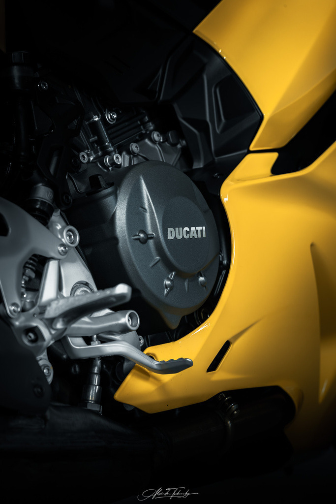 Ducati Panigake V2S | Entdecken Sie die faszinierende Welt von Alexander Tschuncky Arts: Kreative Fotografie, atemberaubende Automobilkunst und hochwertiger Bilderdruck. Lassen Sie sich inspirieren! - Realisiert mit Pictrs.com