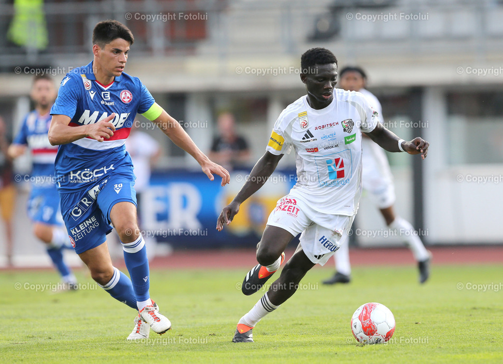 A_LUI_25082024_07 | SPORT FUSSBALL ADMIRAL BUNDESLIGA 25.08.2024 IM BILD: SANKARA KARAMOKO (WAC) UND MILOS JOVICIC (GAK) FOTO:FOTOLUI