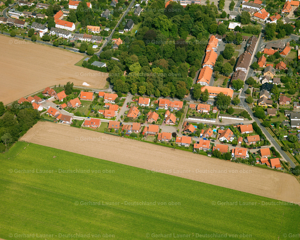 2638801 | FLACHSTöCKHEIM 23.08.2006 Wohngebiet einer Einfamilienhaus- Siedlung  in Flachstöckheim im Bundesland Niedersachsen, Deutschland // Single-family residential area of settlement  in Flachstöckheim in the state Lower Saxony, Germany Foto: Gerhard Launer