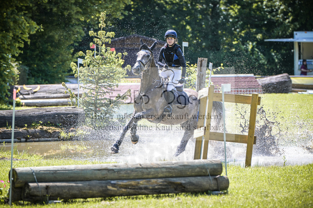 DOS_3444 | Entdecke hochwertige Reitturnierfotos von Foto Oger. Professionell, emotional und authentisch – jetzt Lieblingsmomente im Shop bestellen.Deutschlandweite Turnierfotografie. - Realisiert mit Pictrs.com