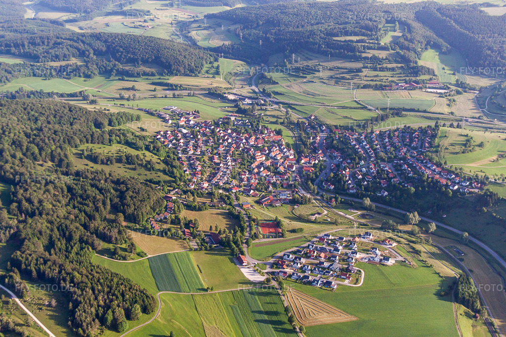 Luftbild: landwirtschaftlichen Feldern und Nutzflächen in Gomadingen im Bundesland Baden-Württemberg in Deutschland. Foto: IMG_67637.jpg vom 09.06.2014 durch Werner Riehm/FLY-FOTO.de