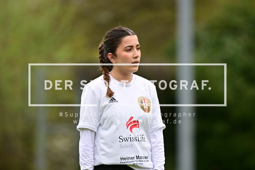 Fußball I Frauen I Saison 2025-2026 I Bezirksliga I 21. Spieltag I Harburger TB - Rahlstedter SC I 165820 | Der Sportfotograf. - Realized with Pictrs.com