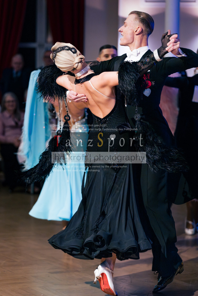 20251129_DM-HGS-S-Std_09703 | Tanzsportbilder, Standardtanz, Lateintanz, WDSF, DTV, LTVB, dancecomp, goc, hessen tanzt, blaues band der spree, walzer, tango, wiener walzer, slowfox, quickstepp, samba, rumba, cha-cha-cha, paso doble. jive, hd-kroft photography, turniertanzsport