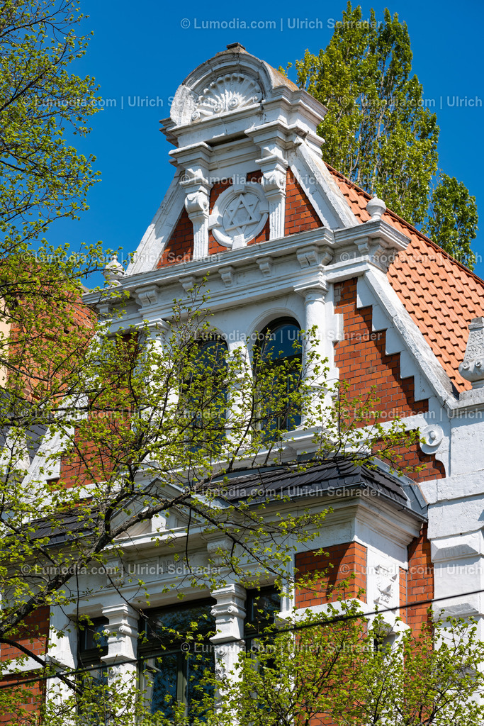 10049-12795 - Halberstadt - Spiegelstrasse | Stockfoto und Bilderpool mit Bildmaterial aus Deutschland, dem Harz, Halberstadt, Quedlinburg, Wernigerode und weltweit. Qualitativ hochwertige und professionelle Fotos anschauen und kaufen. - Realisiert mit Pictrs.com