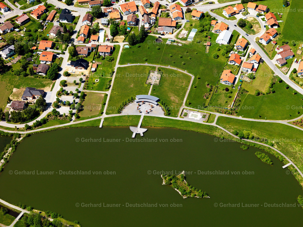 2724160 | Erlanzwieseler See WALDKIRCHEN 19.05.2007 Uferbereiche am Seegebiet des  in Waldkirchen im Bundesland Bayern, Deutschland // Riparian areas on the lake area of  in Waldkirchen in the state Bavaria, Germany Foto: Gerhard Launer