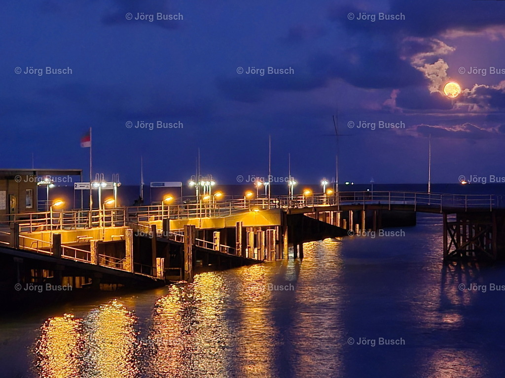 Landungsbrücke am Abend mit Brücke | Dieser Shop bietet Fotos und Videos aus den Bereichen Fallschirmspringen, Landschaft und Luftbild - Realisiert mit Pictrs.com