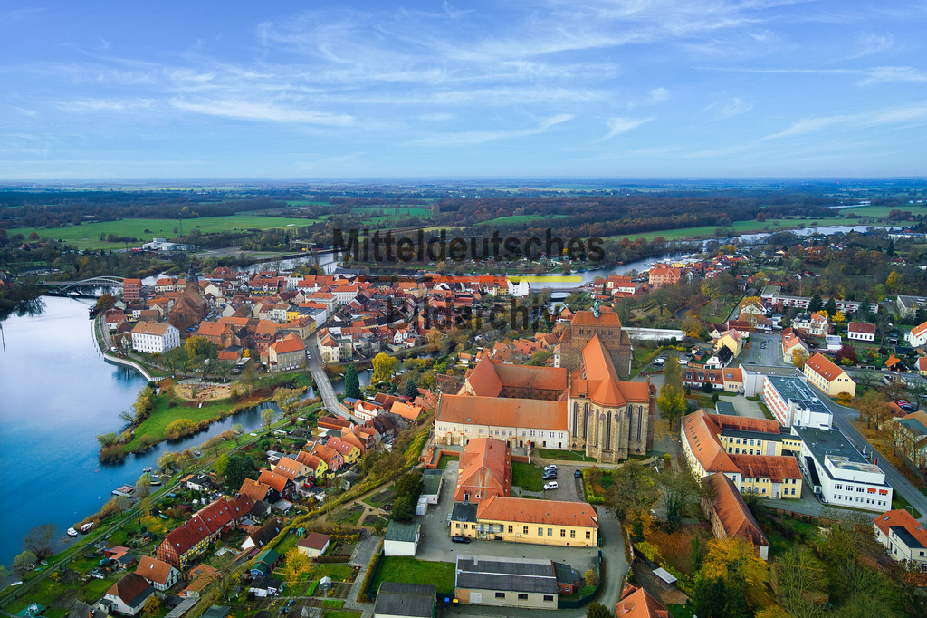 Havelberg_0023_GEN_2 | Havelberg ist eine historische Hansestadt und staatlich anerkannter Erholungsort im Nordosten von Sachsen-Anhalt, bekannt für ihren romanischen Dom und den jährlich stattfindenden Pferdemarkt. Die Altstadt liegt malerisch auf einer Insel in der Havel, kurz vor deren Mündung in die Elbe. - Realisiert mit Pictrs.com