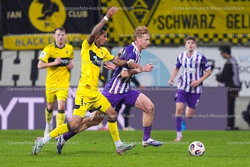 xYDRx17012601040 | 17.01.2026, xydrx, Fußball, 3.Liga, TSV Alemannia Aachen - VfL Osnabrück, Saison 2025 2026, Tivoli:  Joel da Silva Kiala (TSV Alemannia Aachen #37) im Zweikampf gegen Bjarke Jacobsen (VfL Osnabrück #15)      DFB regulations prohibit any use of photographs as image sequences and or quasi-video. Photo: xYannisxDreimannxPressefotoKochx