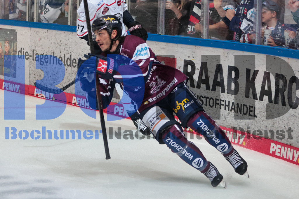 SES_ISENUR20250919-23 | bond - Realisiert mit Pictrs.com