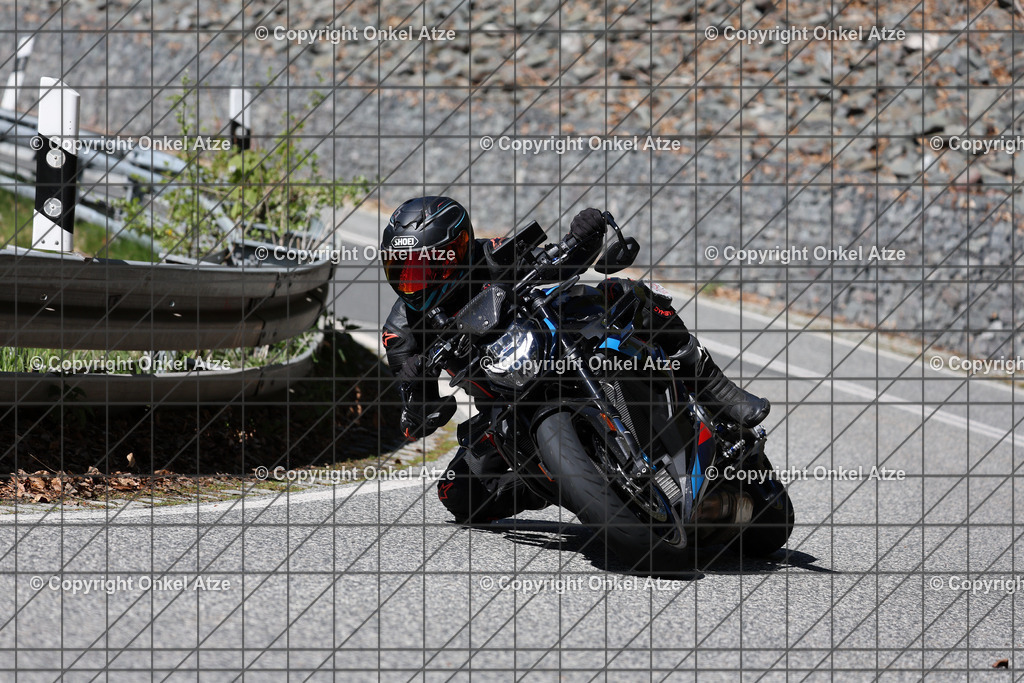 IMG_8040 | Fotograf am Kyffhäuser. Onkel Atze. Kyffhäuser Rennstrecke. Café36. Motorsportfotografie. - Realisiert mit Pictrs.com