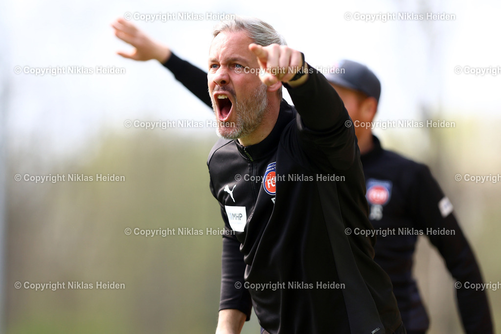 NH_HolsteinKielU19_1FCHeidenheimU19_DFBNachwuchsliga_18042026 | Patrick Mayer (Trainer, 1. FC Heidenheim U19)Fußball I Herren I U19 DFB-Nachwuchsliga Hauptrunde Liga A, Gruppe B I Saison 2025-2026 I 9. Spieltag I Holstein Kiel U19 - 1. FC Heidenheim U19 I 18.04..2026 I Citti-Fußball-Park