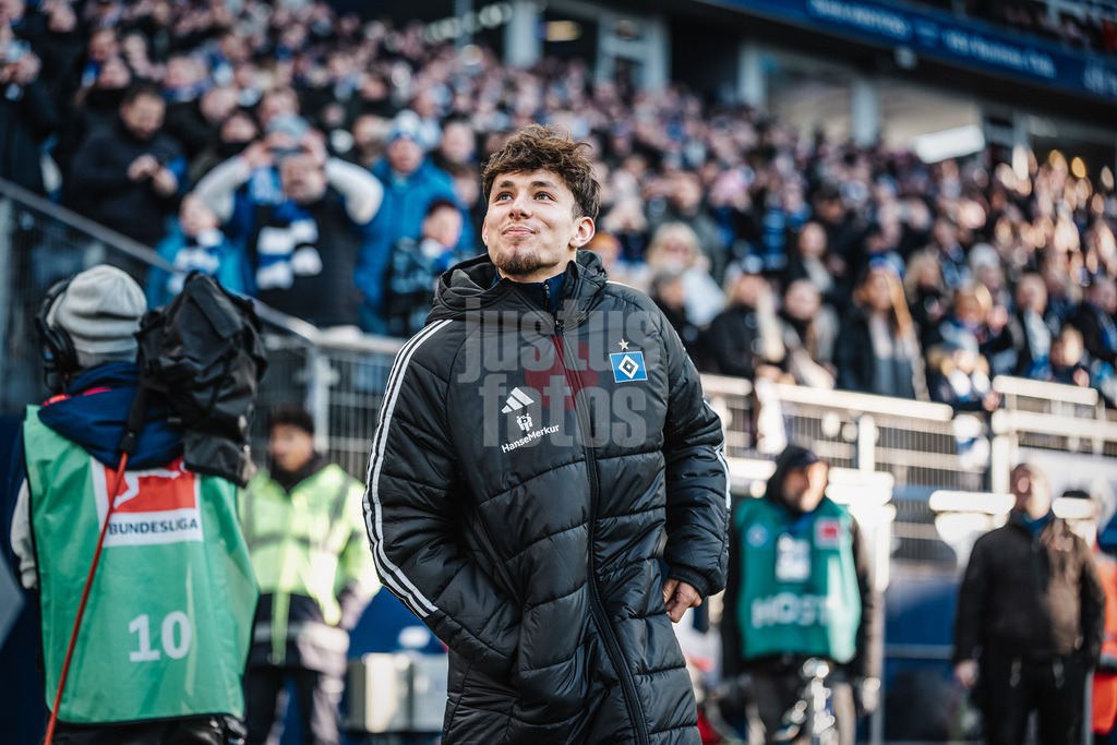 Fußball | Männer | Saison 2025/2026 | 1. Fußball-Bundesliga | 22. Spieltag | Hamburger SV vs. 1. FC Union Berlin | 14.02.2026 | Otto Stange (HSV) auf dem Weg zur Bank