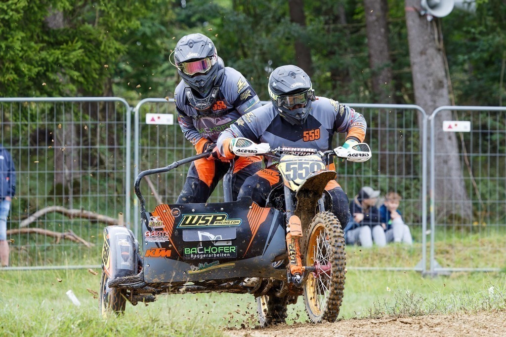 Motocross_Gerstetten_250802_0576 | Fotopresso – Sportfotografie in Heidenheim & Umgebung. Professionelle Sportfotografie für unvergessliche Momente. Dynamische Action-Shots, emotionale Szenen & hochwertige Bilder. - Realisiert mit Pictrs.com