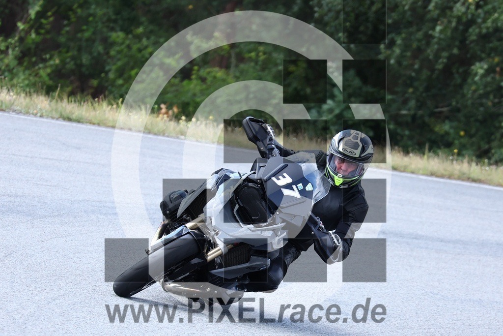 0037-20240805_01168 | Schöne Erinnerungen an spannende Momente - das festzuhalten ist unser Job. PIXELrace.de ist seit 2003 auf den Rennstrecken Europas unterwegs um die Action draußen beim Fahren und die wunderbare Stimmung imm Fahrerlager für euch einzufangen.