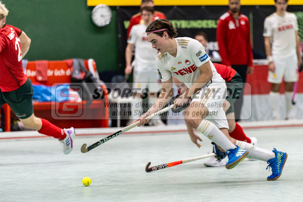 SFE_20250112_0119 | Köln, Deutschland, 12.01.2025:  ßHockey 1. Bundesliga Damen Rot-Weiss Köln - Crefelder HTC im KTHC Stadion Rot-Weiss Köln Tennis and Hockey Club am 12.01.2025 in Köln, Deutschland. (Foto von Stephan Fehrmann)Köln, Germany, 12.01.2025: ßHockey 1. Bundesliga Damen Rot-Weiss Köln - Crefelder HTC in KTHC Stadion Rot-Weiss Köln Tennis and Hockey Club at 12.01.2025 in Köln, Deutschland. (Foto from Stephan Fehrmann)