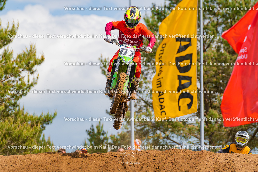 20260517_Templin-6612 | Sportfotografin aus Berlin-Brandenburg mit Fokus auf Motocross. Ich halte deine sportliche Leistung und echte Emotionen auf und neben der Strecke professionell fest. Entdecke die Fotos von deinem Rennen und bestelle sie direkt hier im Shop.