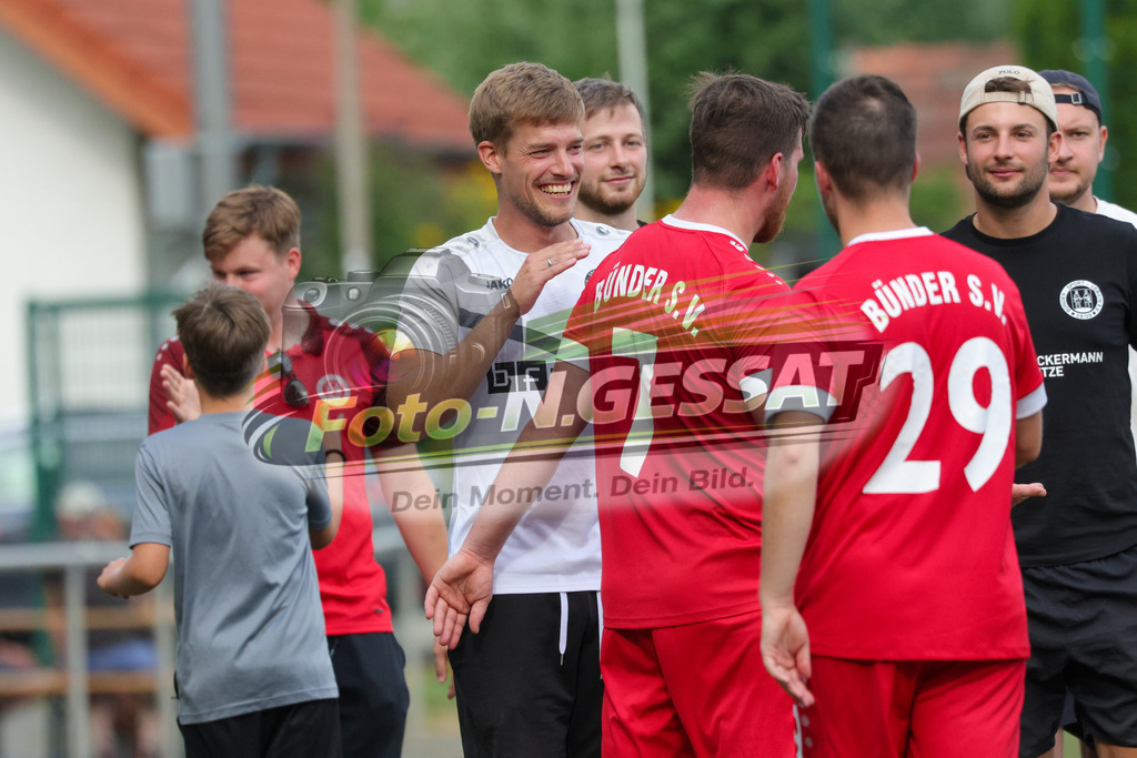 Bünder SV - TV Elverdissen | Auf dem Bild zu sehen: Bünder SV Trainer: Timo Westerbeck Bünder SV, TV Elverdissen, Saison 26/27, Kreisliga A, Bünde, Deutschland - Realisiert mit Pictrs.com