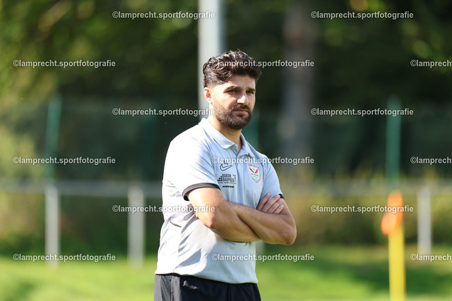 Fußball I Herren I Saison 2025-2026 I Verbandsliga Süd I 7. Spieltag I SV Schackendorf - SV Azadi Lübeck I 06.09.2025.041 | Niwar Jasim (Trainer, SV Azadi Lübeck) - Realisiert mit Pictrs.com