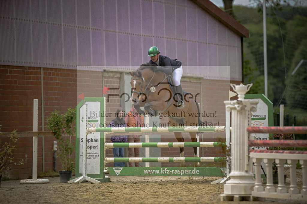 20240505-DOS_0304 | Entdecke hochwertige Reitturnierfotos von Foto Oger. Professionell, emotional und authentisch – jetzt Lieblingsmomente im Shop bestellen.Deutschlandweite Turnierfotografie. - Realisiert mit Pictrs.com