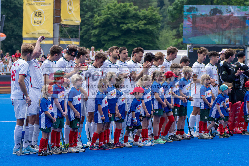 Final4_20250601-1335-HK108517 | Krefeld, Deutschland, 01.06.2025:  Feldhockey Final4 2025 – „Deutsche Feldhockey-Meisterschaften 2025“ Crefelder HTC - Rot-Weiss Köln (Finale Herren) im Gerd-Wellen-Hockeyanlage am 01.06.2025 in Krefeld, Deutschland. (Foto von Kramhöller/Fehrmann/Kaste)Krefeld, Germany, 01.06.2025: Feldhockey Final4 2025 – „Deutsche Feldhockey-Meisterschaften 2025“ Harvestehuder HTC - Düsseldorfer HC (Finale Damen) in Gerd-Wellen-Hockeyanlage at 01.06.2025 in Krefeld, Deutschland. (Foto from Kramhöller/Fehrmann/Kaste)