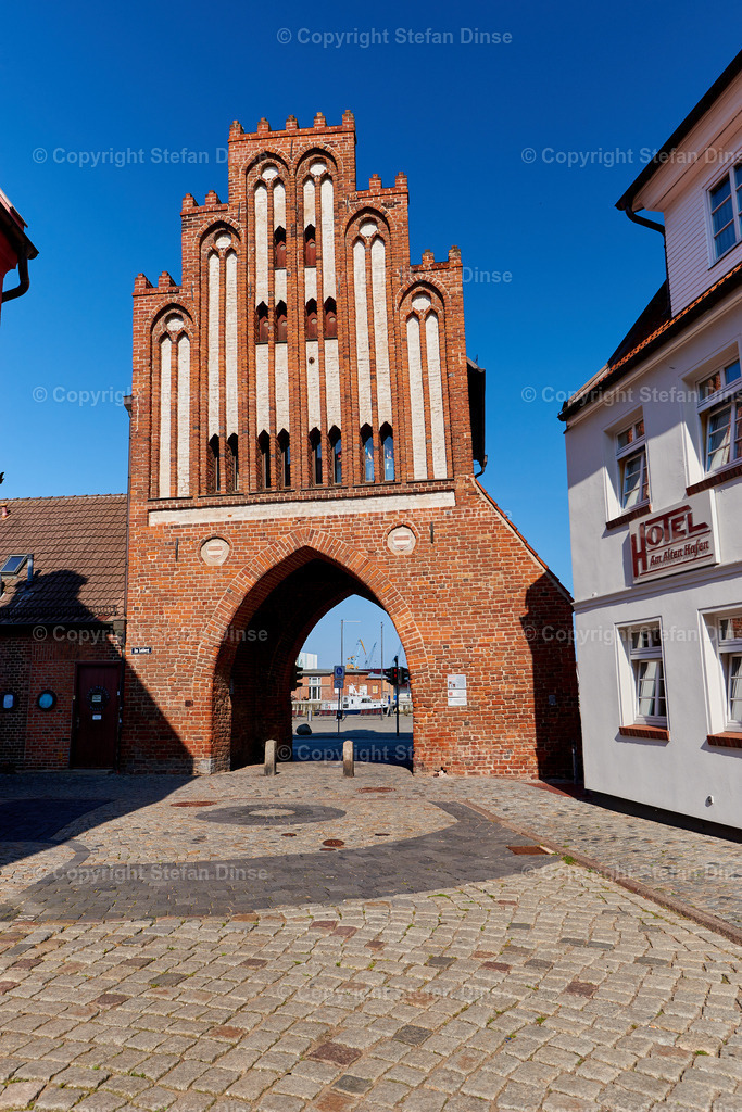 _DSC2356 | Findlinge im Eis, Zeesenboote bei der Traditionsregatta, eine Seebrücke im Sonnenaufgang - mit den Bildern aus dieser Galerie erhalten Sie wunderschöne Aufnahmen über das ganze Jahr. Ein tolles Produkt zum Verschenken, Werben oder zum Träumen vom nächsten - Realisiert mit Pictrs.com