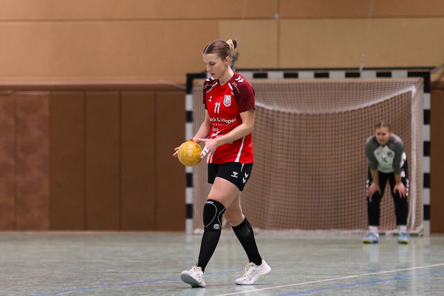 Handball I Damen I Saison 2025-2026 I Verbandsliga Süd I HSG Kalkberg 06 - MTV Dänischenhagen I 14.12.2025.40 | Laura Warnecke (11, MTV Dänischenhagen) - Realisiert mit Pictrs.com