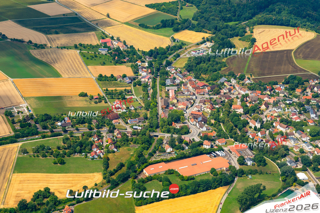Aktuelles Luftbild von  Wallhausen - Die Luftaufnahme wurde 2022 mittels UL-Flugzeug erstellt ( keine Drohne ) - hochauflösende Kamera-Systeme von  Canon -Beste Qualität - Für grossformatige Ausdrucke geeignet. Die Geschenkidee !