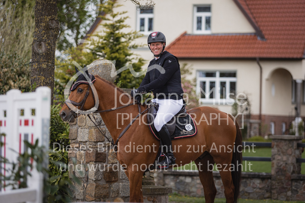 230426_HofSosath_2Ph-L-Spr-840 | Deine schönsten Turniermomente als professionelle Fotos! Entdecke hochwertige Pferdesport-Fotografie im Online-Shop. Jetzt Fotos finden & bestellen!