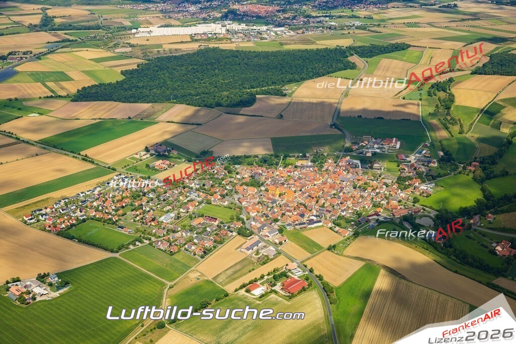 Luftaufnahme der Stadt Willanzheim - Die Luftaufnahme wurde 2025 vom UL-Flugzeug heraus erstellt ( keine Drohne ) - Hochauflösende Luftaufnahme - für professionelle Ausdrucke geeignet. Die Geschenkidee !Mit Lizenz und Bildrechte bestellbar