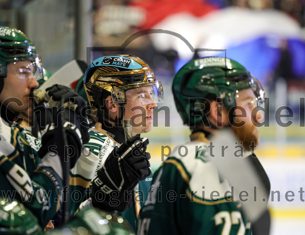 2025-12-23_087_TSV_Erding_gegen_Heilbronner_Falken | Erding, Deutschland, 23.12.2025:Eishockey, Oberliga Süd 2025 / 2026, 29. Spieltag, TSV Erding gegen Heilbronner Falken, Endergebnis: 5:4Thomas Matheson (Erding Gladiators, #37)Foto: Christian Riedel / fotografie-riedel.net