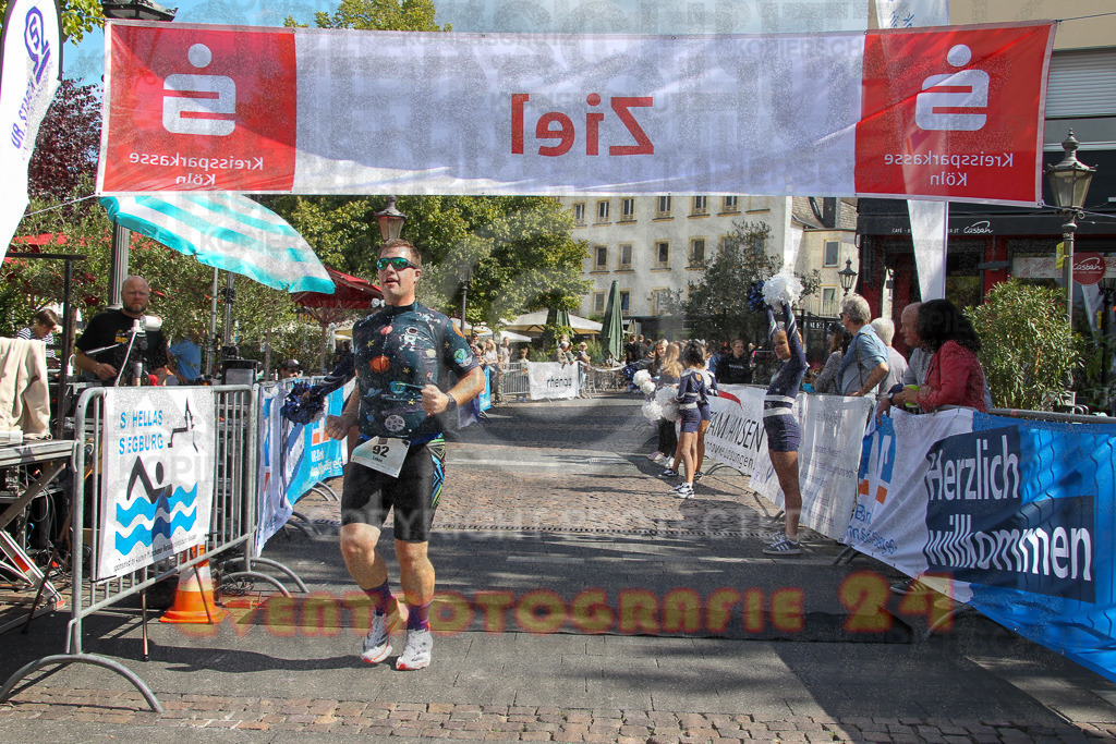 250824_1235_EV4_9304 | Sportfotografie im Rhein-Sieg Kreis, Köln, Bonn, NRW, Rheinland Pfalz, Hessen, etc. Unser Tätigkeitsfeld umfasst den Laufsport vom Volkslauf über den Marathon, Duathlon, Triathon bis zum Ultralauf wie Kölnpfad Ultra oder Schindertrail.